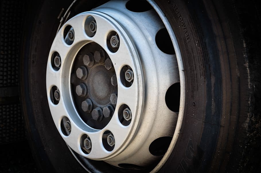 rodillo semáforo Rusia Llanta o neumático. ¿Cuál es la diferencia entre llanta y neumático? | SGS  ITV