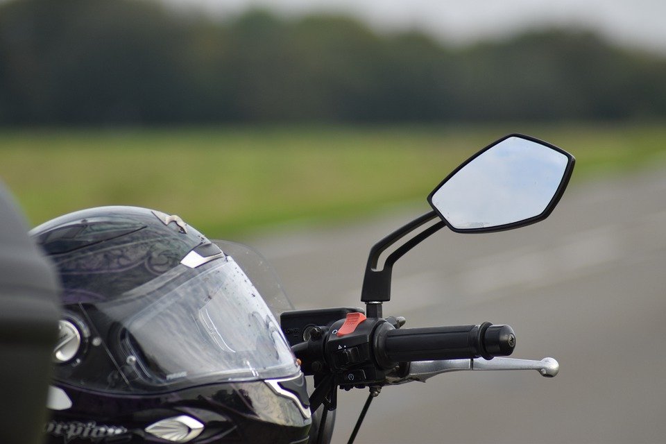 industria Contracción Portal Espejos retrovisores para moto, todas las normas para pasar la ITV | SGS ITV