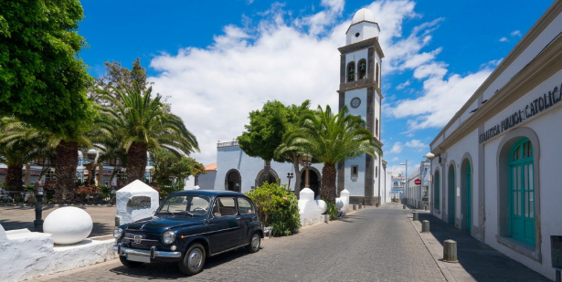 plaza de Arrecife con coche